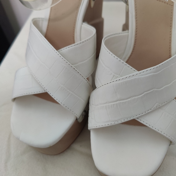 Gianni Bini white wedges Size 9 - Picture 13 of 16